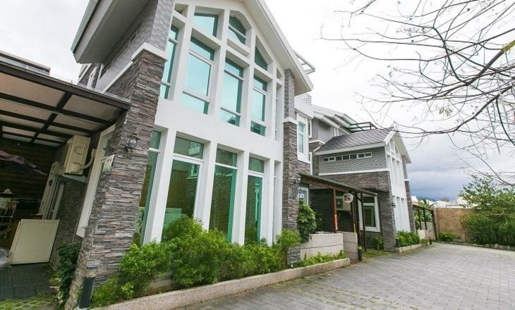 Bear Giant Castle Apartamento Hualien Exterior foto